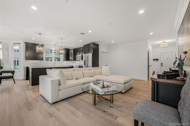 21105 Aspenwood Drive, Plainview, NY 11803