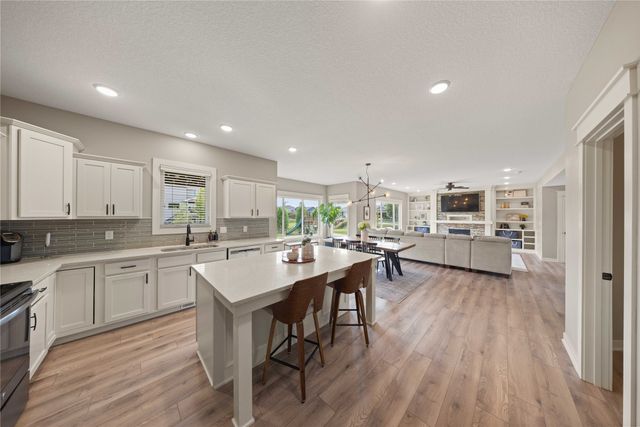 570 NE Brookshire Drive, Waukee, IA 50263