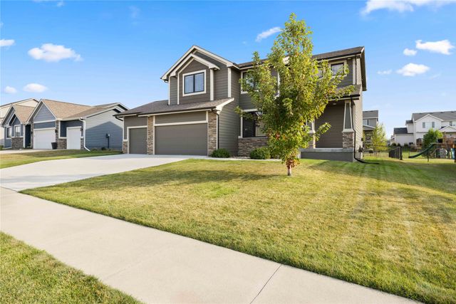 570 NE Brookshire Drive, Waukee, IA 50263