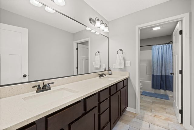 570 NE Brookshire Drive, Waukee, IA 50263