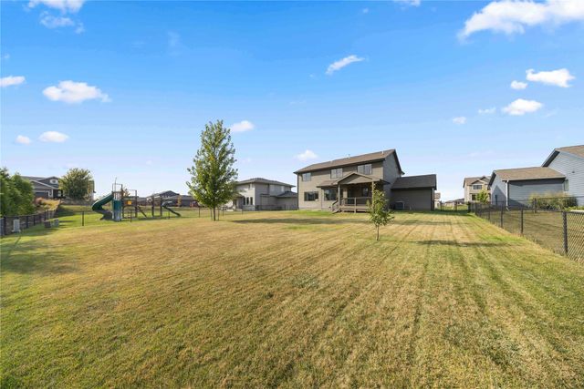 570 NE Brookshire Drive, Waukee, IA 50263