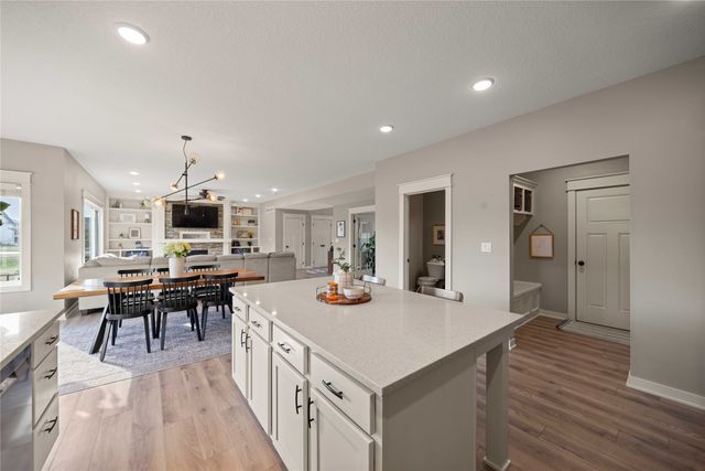 570 NE Brookshire Drive, Waukee, IA 50263