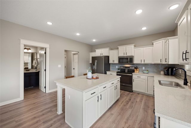 570 NE Brookshire Drive, Waukee, IA 50263