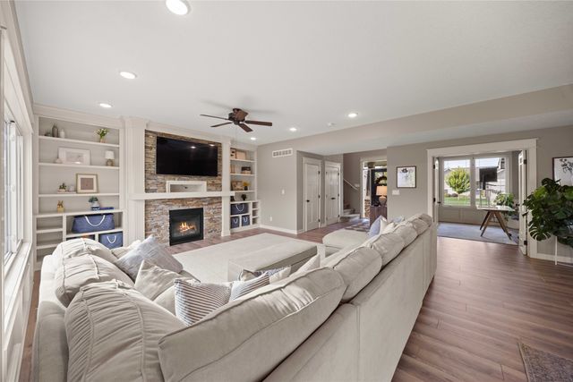 570 NE Brookshire Drive, Waukee, IA 50263