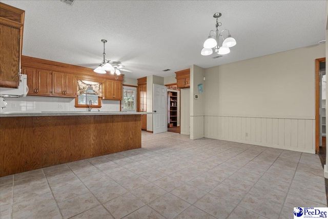 618 E Cricklewood Dr., Florence, SC 29505