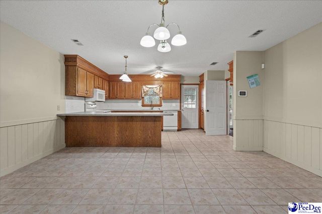 618 E Cricklewood Dr., Florence, SC 29505