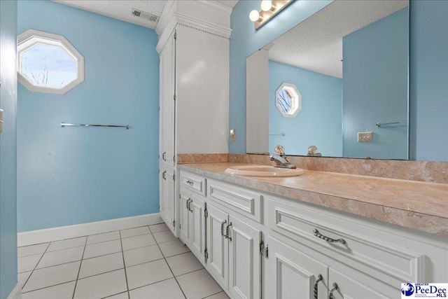 618 E Cricklewood Dr., Florence, SC 29505