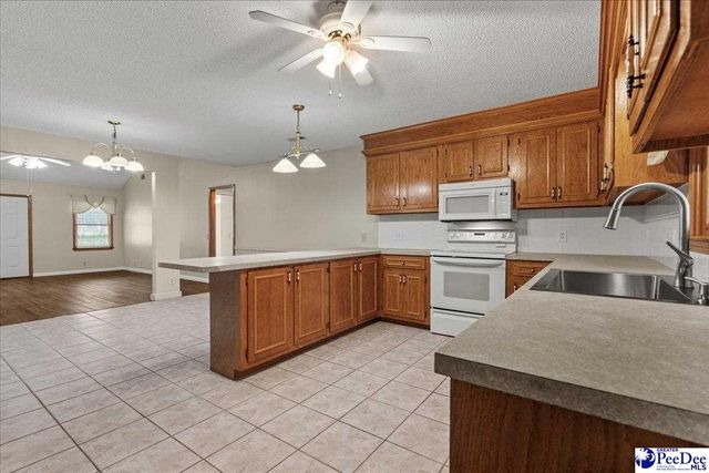 618 E Cricklewood Dr., Florence, SC 29505