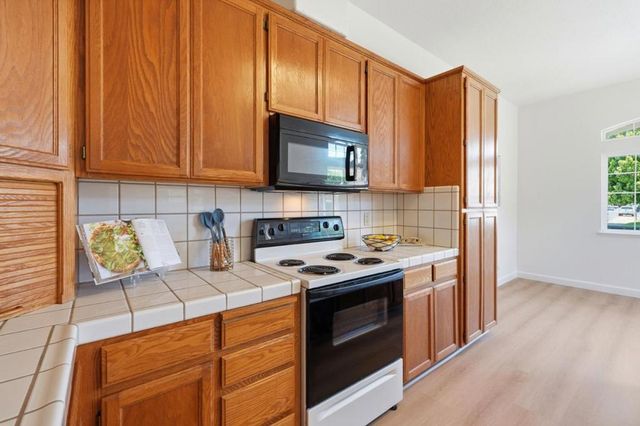 1971 Crutchfield Lane, Manteca, CA 95336