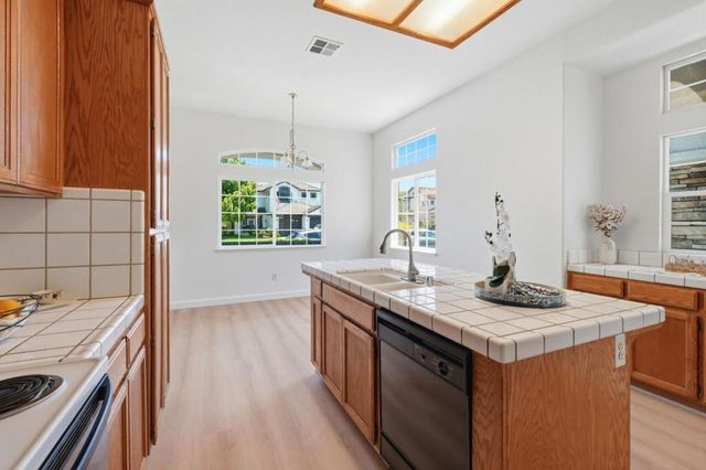 1971 Crutchfield Lane, Manteca, CA 95336