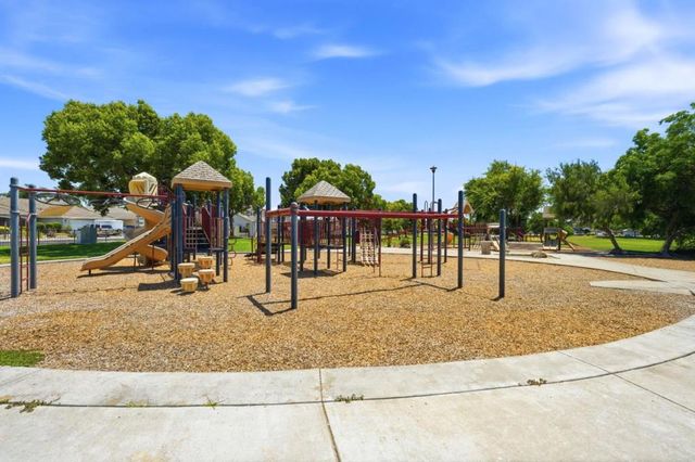 1971 Crutchfield Lane, Manteca, CA 95336