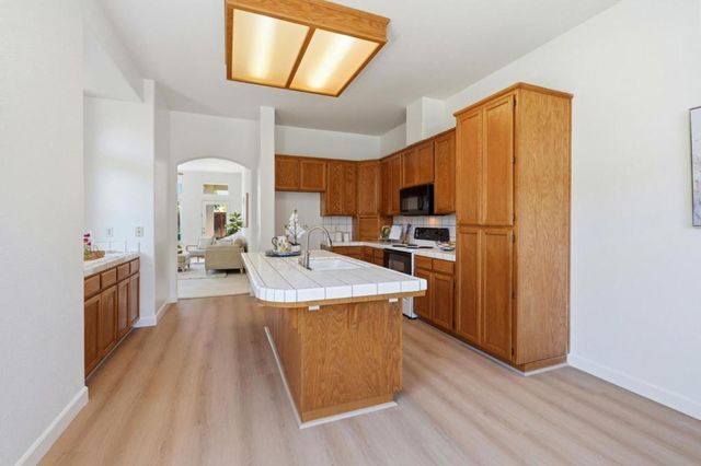 1971 Crutchfield Lane, Manteca, CA 95336