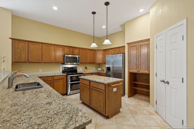 19527 Mill Oak, San Antonio, TX 78258