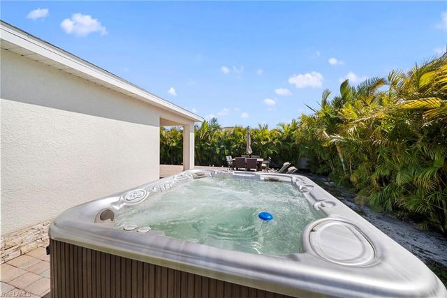 1628 9th TER, Cape Coral, FL 33993