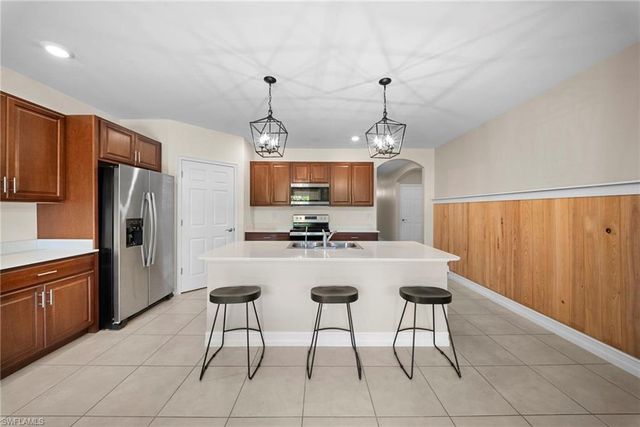 1628 9th TER, Cape Coral, FL 33993