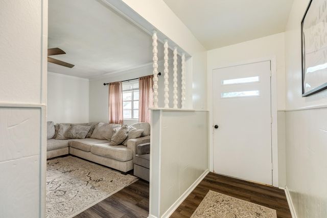 621 Southside Drive, Angleton, TX 77515