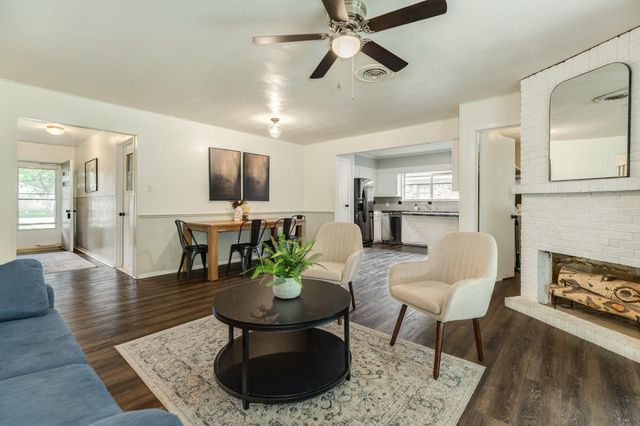 621 Southside Drive, Angleton, TX 77515