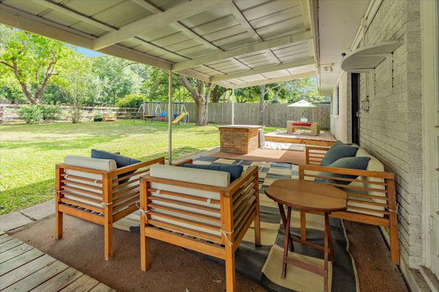 621 Southside Drive, Angleton, TX 77515