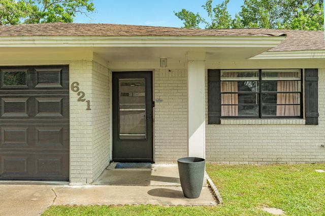 621 Southside Drive, Angleton, TX 77515