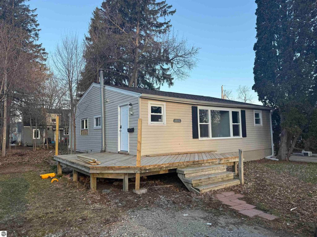 Image 1 of property listing at 1012 S Lansing, Mt Pleasant, MI 48858