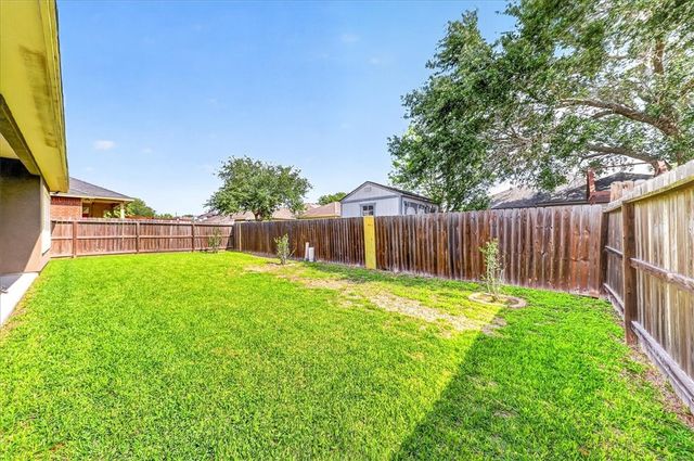 6534 Paddington Dr, Corpus Christi, TX 78414