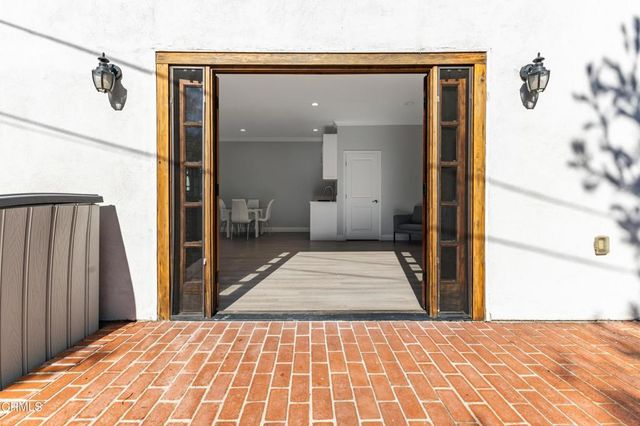 1115 S Wilton Place A, Los Angeles, CA 90019