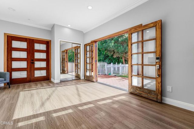 1115 S Wilton Place A, Los Angeles, CA 90019
