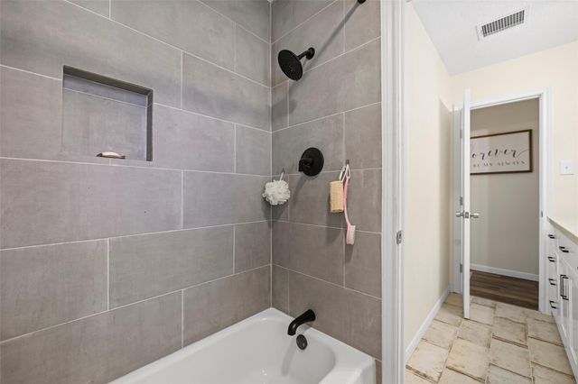 26307 Hillside Drive, Oak Ridge, TX 77386