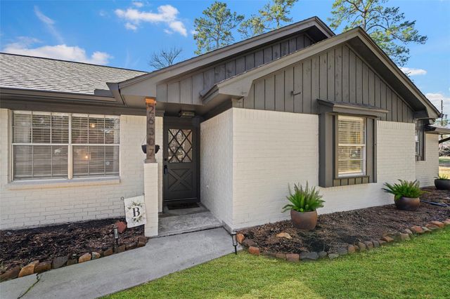 26307 Hillside Drive, Oak Ridge, TX 77386