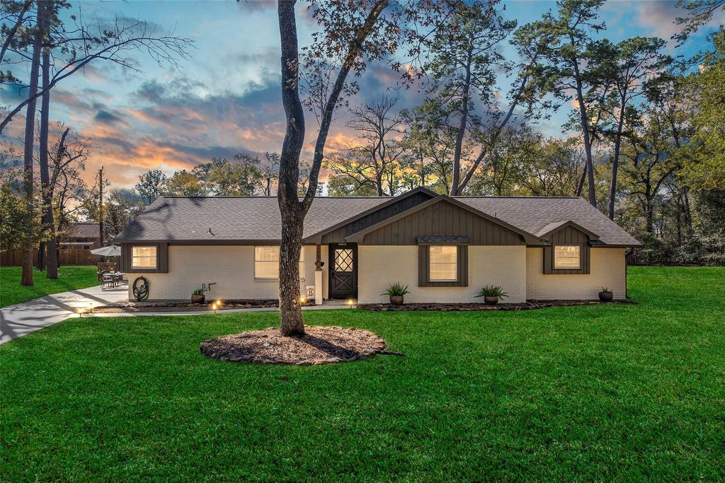 26307 Hillside Drive, Oak Ridge, TX 77386