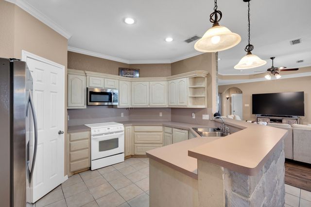 1305 Louise Lane, Ennis, TX 75119