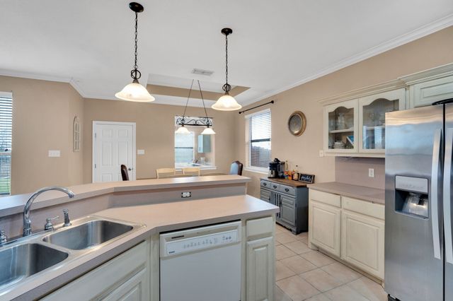 1305 Louise Lane, Ennis, TX 75119