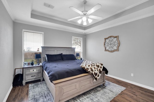 1305 Louise Lane, Ennis, TX 75119