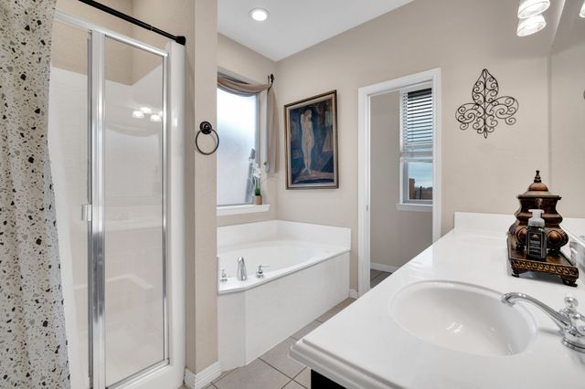 1305 Louise Lane, Ennis, TX 75119