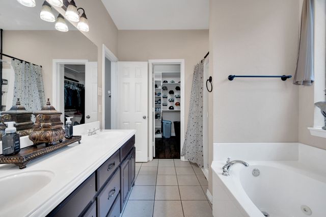 1305 Louise Lane, Ennis, TX 75119