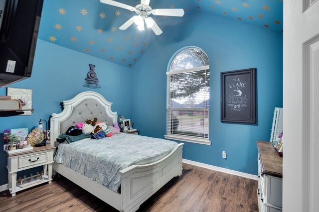 1305 Louise Lane, Ennis, TX 75119