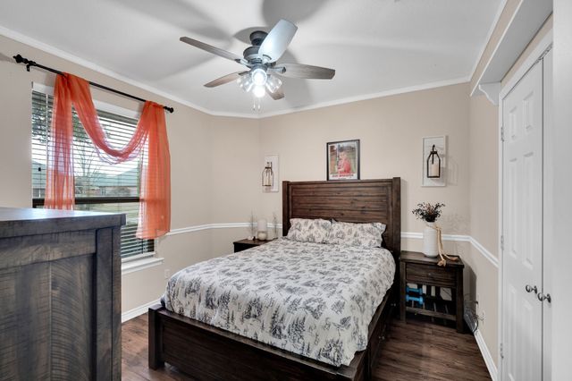 1305 Louise Lane, Ennis, TX 75119