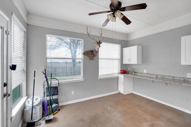 1305 Louise Lane, Ennis, TX 75119