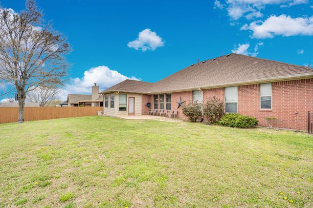 1305 Louise Lane, Ennis, TX 75119