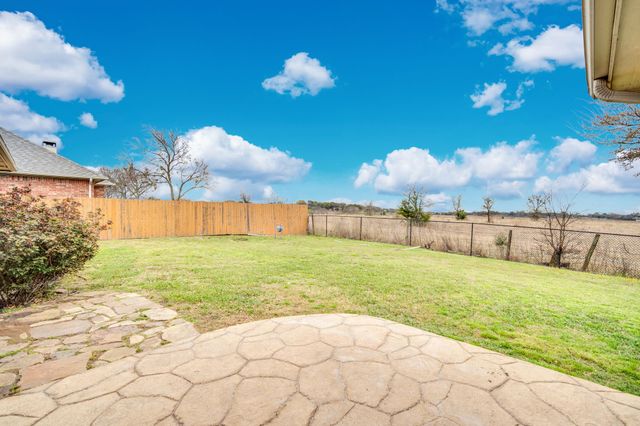 1305 Louise Lane, Ennis, TX 75119