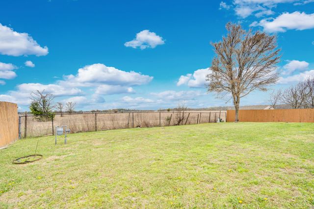 1305 Louise Lane, Ennis, TX 75119