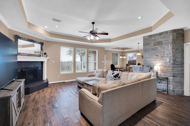 1305 Louise Lane, Ennis, TX 75119