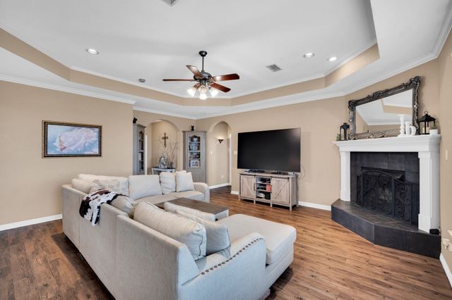 1305 Louise Lane, Ennis, TX 75119