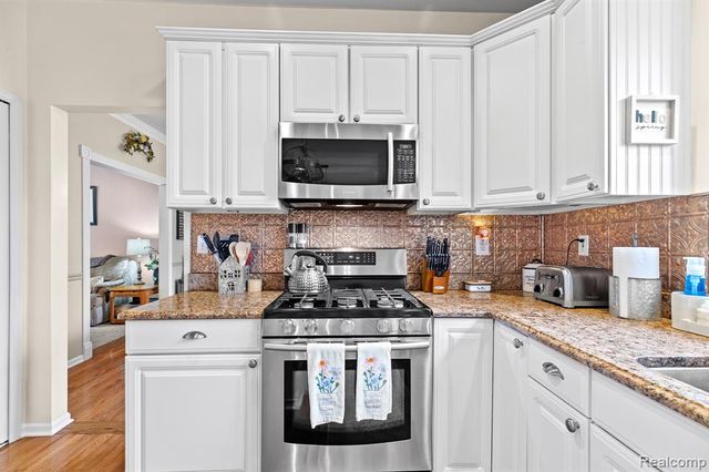 34422 Cowan Road, Westland, MI 48185