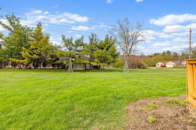 34422 Cowan Road, Westland, MI 48185