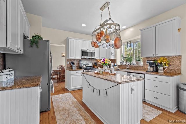 34422 Cowan Road, Westland, MI 48185