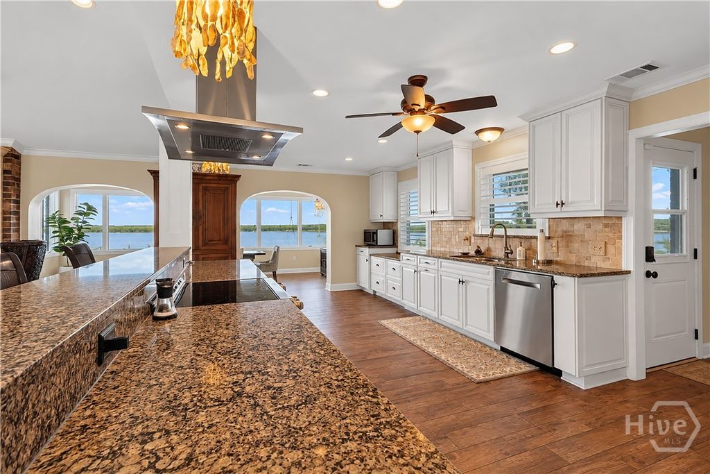 Image 16 of property listing at 30 Williamson Drive, Richmond Hill, GA 31324