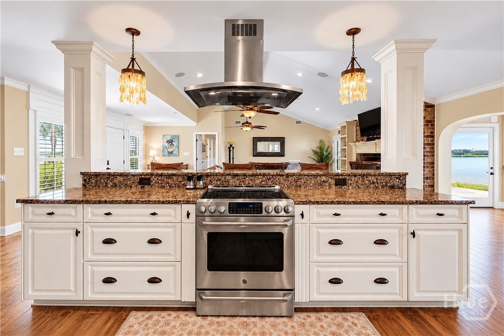 Image 18 of property listing at 30 Williamson Drive, Richmond Hill, GA 31324
