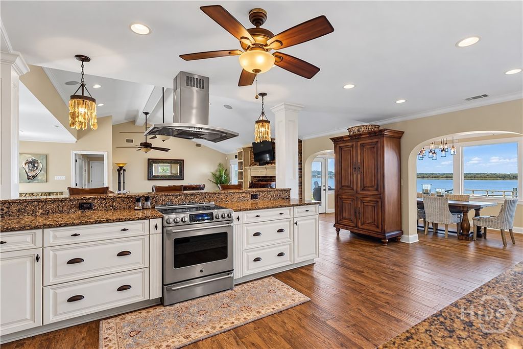 Image 19 of property listing at 30 Williamson Drive, Richmond Hill, GA 31324