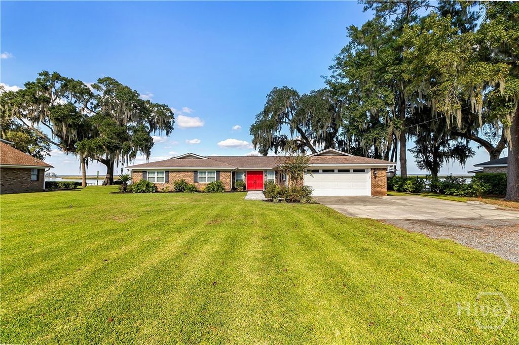 Image 2 of property listing at 30 Williamson Drive, Richmond Hill, GA 31324